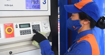 Vì sao giá xăng dầu giảm mạnh, dầu diesel giảm hơn 3.000 đồng/lít?