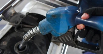 Vì sao giá xăng dầu liên tục giảm sâu?