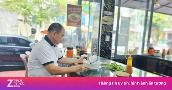 Vì sao giá xăng hạ nhiệt, nhưng giá tô phở, gói xôi vẫn cao?