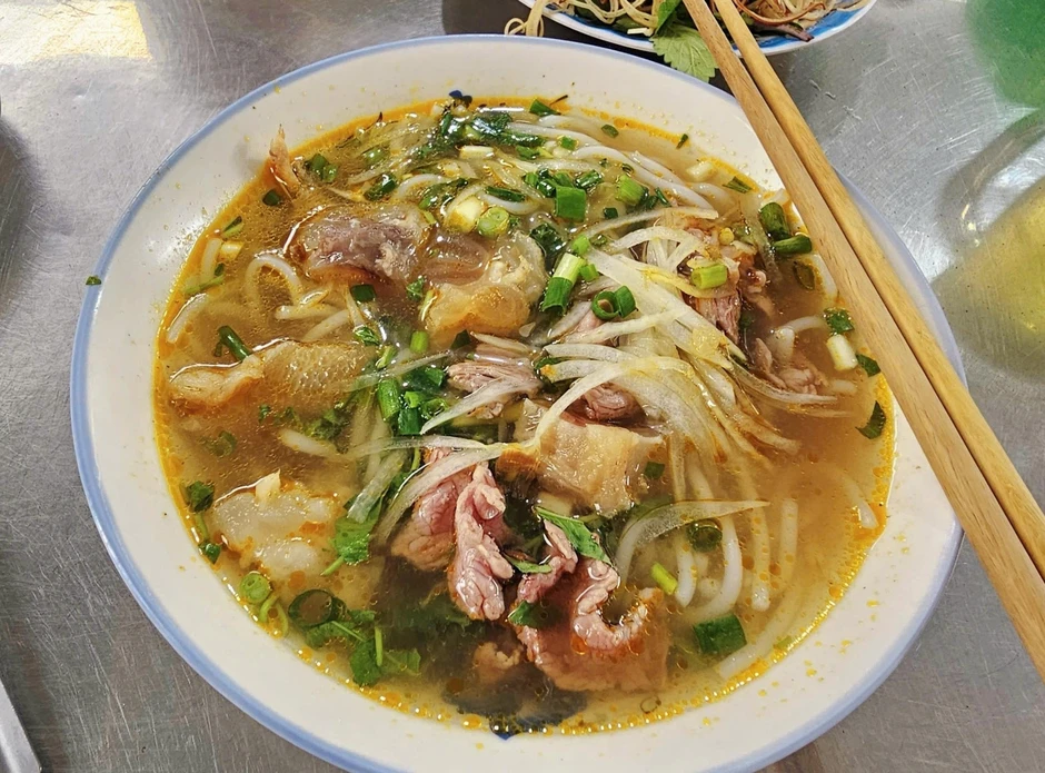 Vì sao giá xăng hạ nhiệt, nhưng giá tô phở, gói xôi vẫn cao? Vì sao giá xăng hạ nhiệt, nhưng giá tô phở, gói xôi vẫn cao?