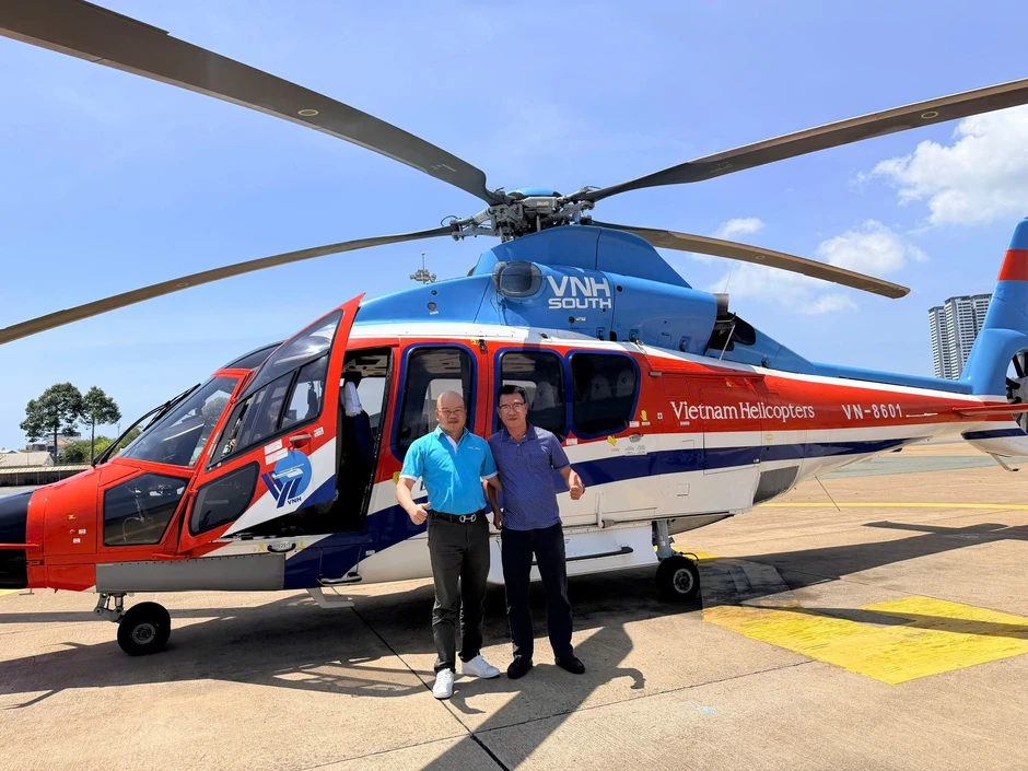 VIDEO: Du khách lần đầu tiên check-in trên tour du lịch bằng trực thăng ở TPHCM VIDEO: Du khách lần đầu tiên check-in trên tour du lịch bằng trực thăng ở TPHCM