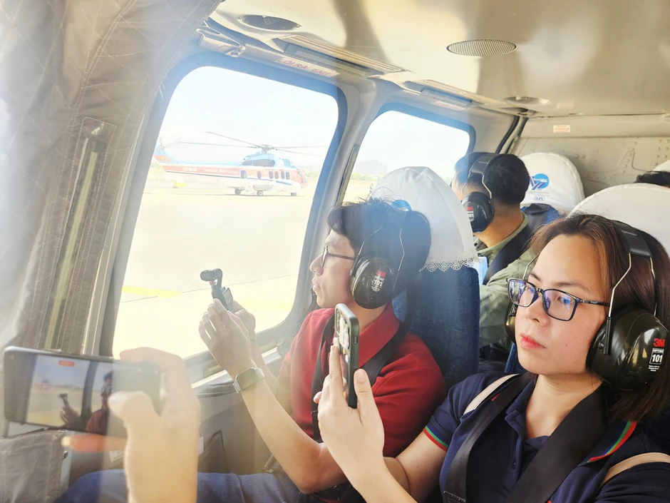 VIDEO: Du khách lần đầu tiên check-in trên tour du lịch bằng trực thăng ở TPHCM VIDEO: Du khách lần đầu tiên check-in trên tour du lịch bằng trực thăng ở TPHCM