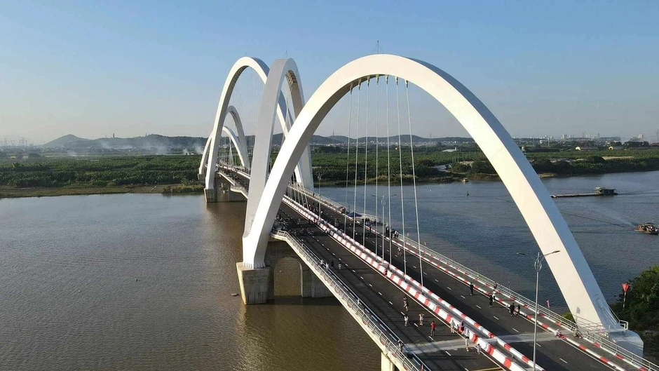Việt Nam có cầu vòm thép 1.900 tỷ đồng cao nhất trong lịch sử, huy động đến siêu cần cẩu 800 tấn để xây dựng trong 5 năm Việt Nam có cầu vòm thép 1.900 tỷ đồng cao nhất trong lịch sử, huy động đến siêu cần cẩu 800 tấn để xây dựng trong 5 năm