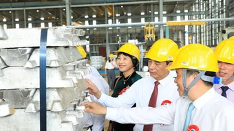 Việt Nam ra lò sản phẩm nhôm thỏi đầu tiên