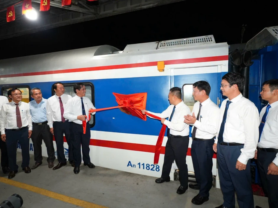 Việt Nam vừa hoàn thành nâng cấp 32 toa tàu, phục vụ chuyến chạy 411 km xuyên 4 tỉnh trong ~8 tiếng: Hiện đại như ở Nhật Bản, Italia, giá vé chỉ từ vài trăm nghìn đồng Việt Nam vừa hoàn thành nâng cấp 32 toa tàu, phục vụ chuyến chạy 411 km xuyên 4 tỉnh trong ~8 tiếng: Hiện đại như ở Nhật Bản, Italia, giá vé chỉ từ vài trăm nghìn đồng