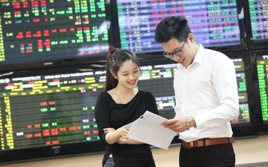 VN-Index lấy lại mốc 1.700 điểm VN-Index lấy lại mốc 1.700 điểm