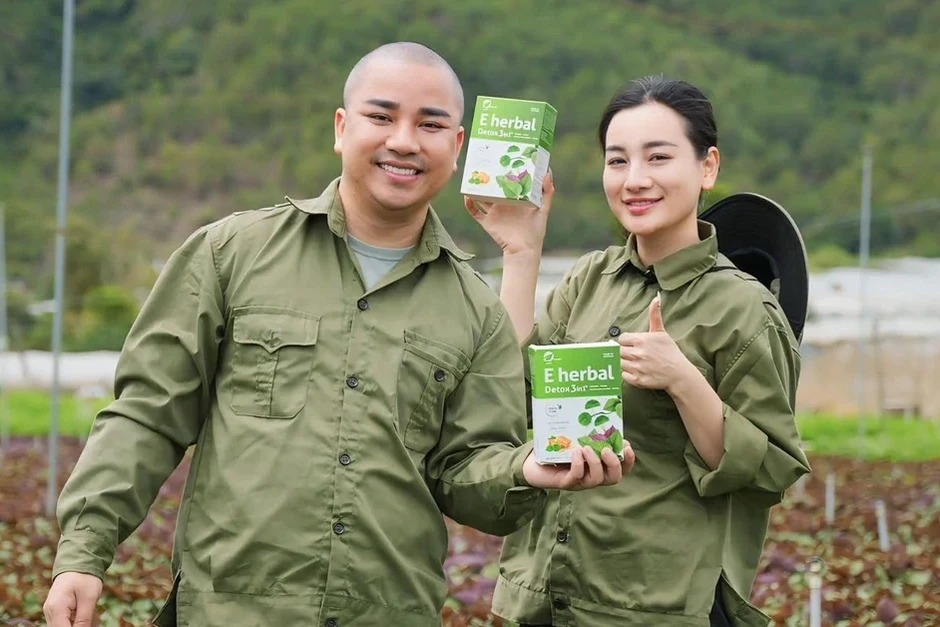 Vụ 76.000 hộp bột rau bị tiêu hủy: Diễn viên Hữu Công lên tiếng Vụ 76.000 hộp bột rau bị tiêu hủy: Diễn viên Hữu Công lên tiếng