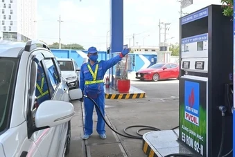 Xăng E10 'phủ' khắp nước, dầu sinh học bắt buộc sử dụng chưa?