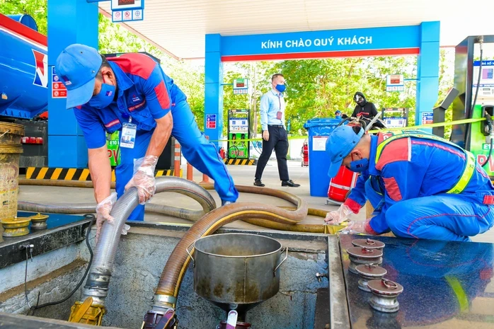 Xăng E10 sắp thay thế RON 95 trên toàn quốc, được kiểm soát chất lượng ra sao? Xăng E10 sắp thay thế RON 95 trên toàn quốc, được kiểm soát chất lượng ra sao?