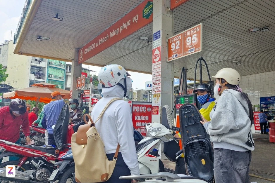 Xăng E5 được lùng mua