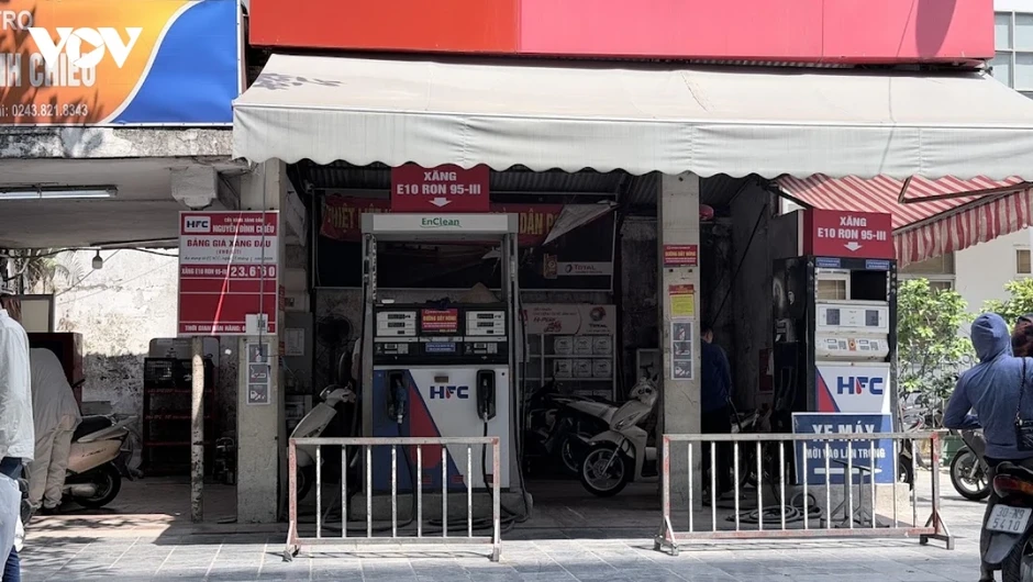 Xăng sinh học E10 bán toàn quốc, ở Hà Nội rất ít cửa hàng có xăng E5 Xăng sinh học E10 bán toàn quốc, ở Hà Nội rất ít cửa hàng có xăng E5