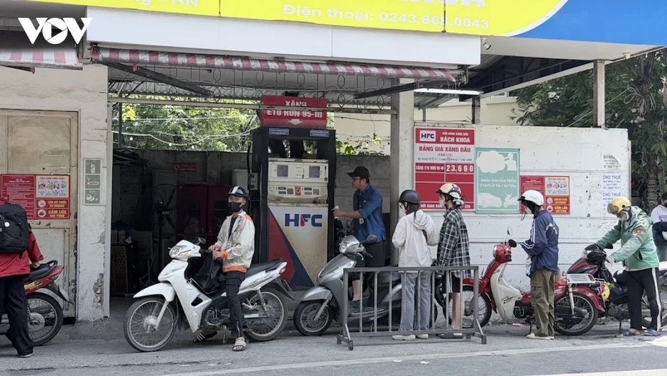 Xăng sinh học E10 bán toàn quốc, ở Hà Nội rất ít cửa hàng có xăng E5 Xăng sinh học E10 bán toàn quốc, ở Hà Nội rất ít cửa hàng có xăng E5