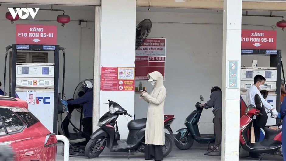 Xăng sinh học E10 bán toàn quốc, ở Hà Nội rất ít cửa hàng có xăng E5 Xăng sinh học E10 bán toàn quốc, ở Hà Nội rất ít cửa hàng có xăng E5