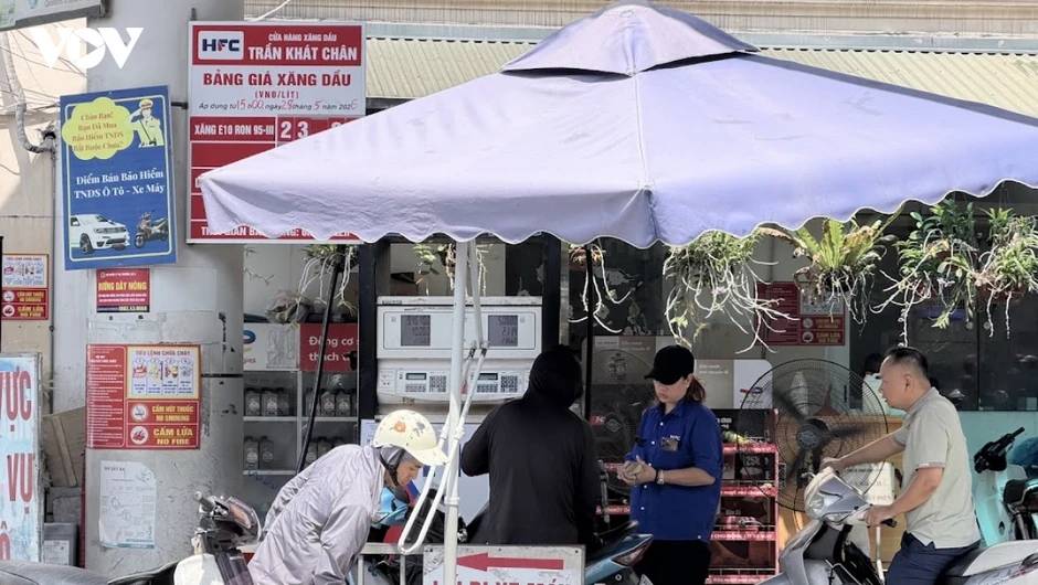 Xăng sinh học E10 bán toàn quốc, ở Hà Nội rất ít cửa hàng có xăng E5 Xăng sinh học E10 bán toàn quốc, ở Hà Nội rất ít cửa hàng có xăng E5