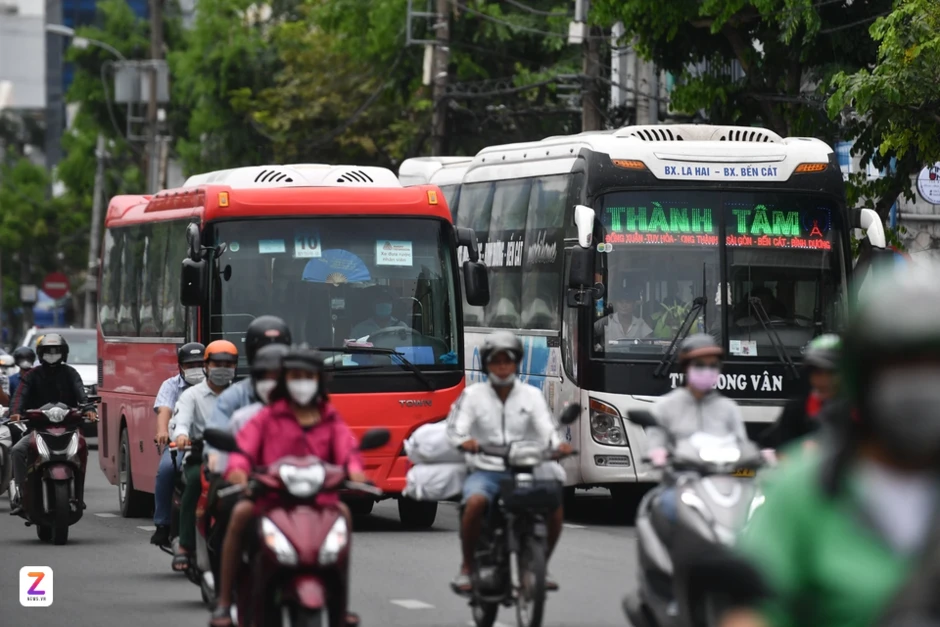 Xe khách tăng giá vé, tìm thêm đầu mối mua xăng dầu Xe khách tăng giá vé, tìm thêm đầu mối mua xăng dầu