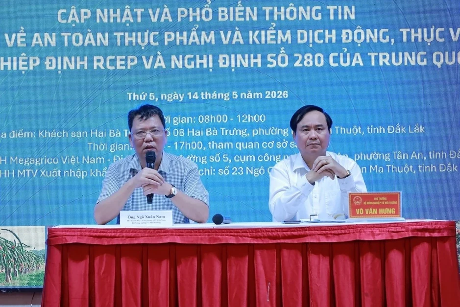 Xuất khẩu sang Trung Quốc từ 1/6: ‘Sai một dấu phẩy’ có thể bị từ chối thông quan Xuất khẩu sang Trung Quốc từ 1/6: ‘Sai một dấu phẩy’ có thể bị từ chối thông quan