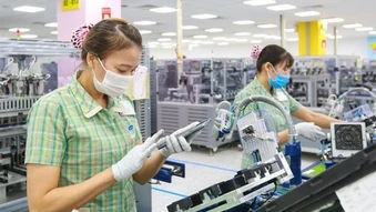 Xuất nhập khẩu 4 tháng tăng vọt, ngân sách thu thêm gần tỷ USD