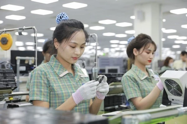 Xuất nhập khẩu 4 tháng tăng vọt, ngân sách thu thêm gần tỷ USD Xuất nhập khẩu 4 tháng tăng vọt, ngân sách thu thêm gần tỷ USD