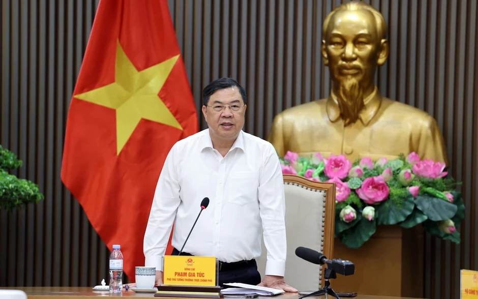 Yêu cầu Bộ Công Thương rà soát toàn diện việc bán xăng E10 toàn quốc Yêu cầu Bộ Công Thương rà soát toàn diện việc bán xăng E10 toàn quốc