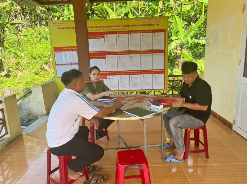 “Lá chắn thép” bảo vệ bầu cử nơi biên cương, biển đảo tại miền Trung