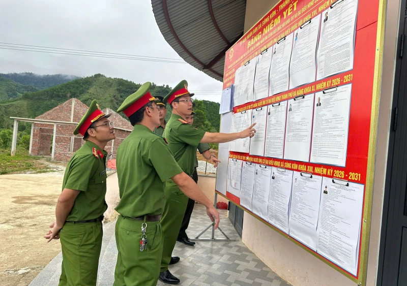 “Lá chắn thép” bảo vệ bầu cử nơi biên cương, biển đảo tại miền Trung