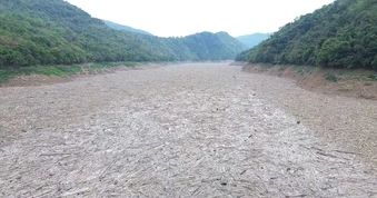 “Ma trận rác" bao phủ lòng hồ thủy điện lớn nhất Nghệ An