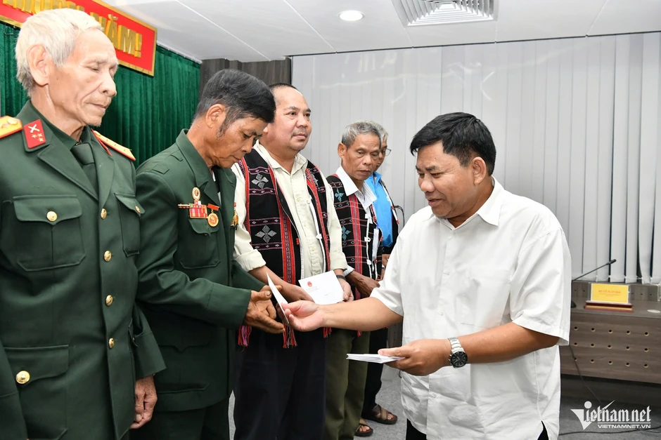 “Nâng cấp” chính sách, phát huy vai trò Người có uy tín ở cơ sở “Nâng cấp” chính sách, phát huy vai trò Người có uy tín ở cơ sở