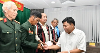 “Nâng cấp” chính sách, phát huy vai trò Người có uy tín ở cơ sở