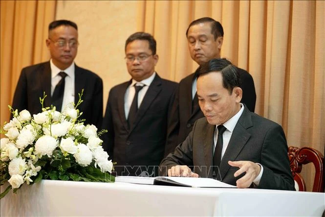  Lãnh đạo Thành phố Hồ Chí Minh viếng đồng chí Xaysomphone Phomvihane