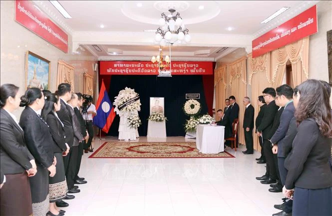  Lãnh đạo Thành phố Hồ Chí Minh viếng đồng chí Xaysomphone Phomvihane