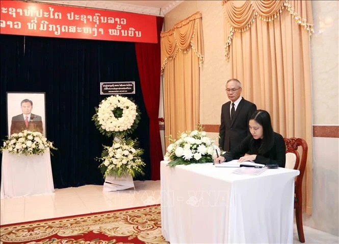 Lãnh đạo Thành phố Hồ Chí Minh viếng đồng chí Xaysomphone Phomvihane