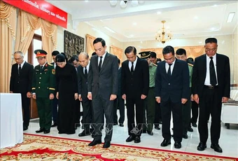 &nbsp;Lãnh đạo Thành phố Hồ Chí Minh viếng đồng chí Xaysomphone Phomvihane