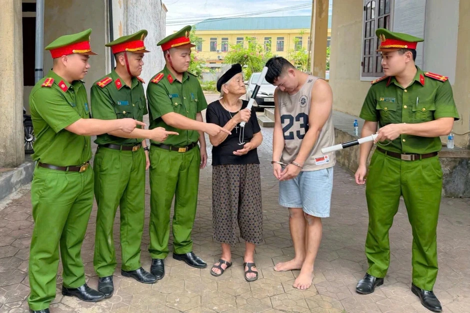 "Bà nội" gần 100 tuổi và lời thoại gây sốt trong clip phòng chống ma túy "Bà nội" gần 100 tuổi và lời thoại gây sốt trong clip phòng chống ma túy