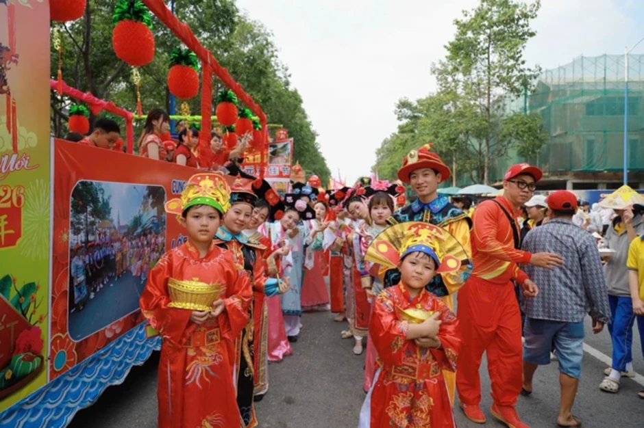 "Biển người" dự lễ rước Cộ Bà Thiên Hậu lớn nhất Đông Nam Bộ "Biển người" dự lễ rước Cộ Bà Thiên Hậu lớn nhất Đông Nam Bộ