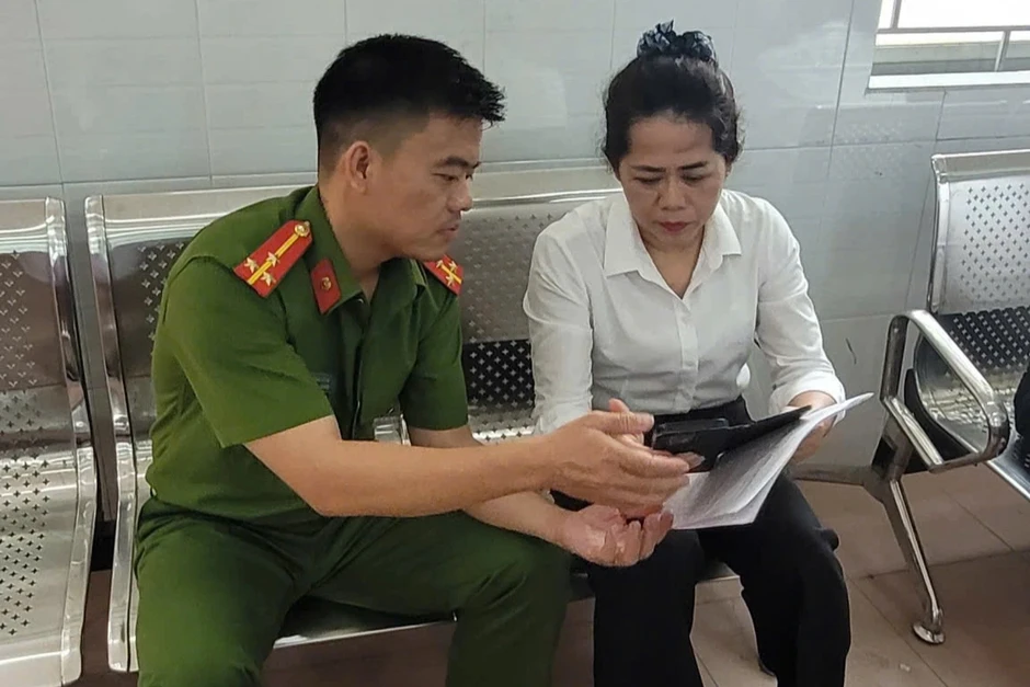 "Cô công an AI" giải đáp thắc mắc cho người dân ở Đồng Nai "Cô công an AI" giải đáp thắc mắc cho người dân ở Đồng Nai