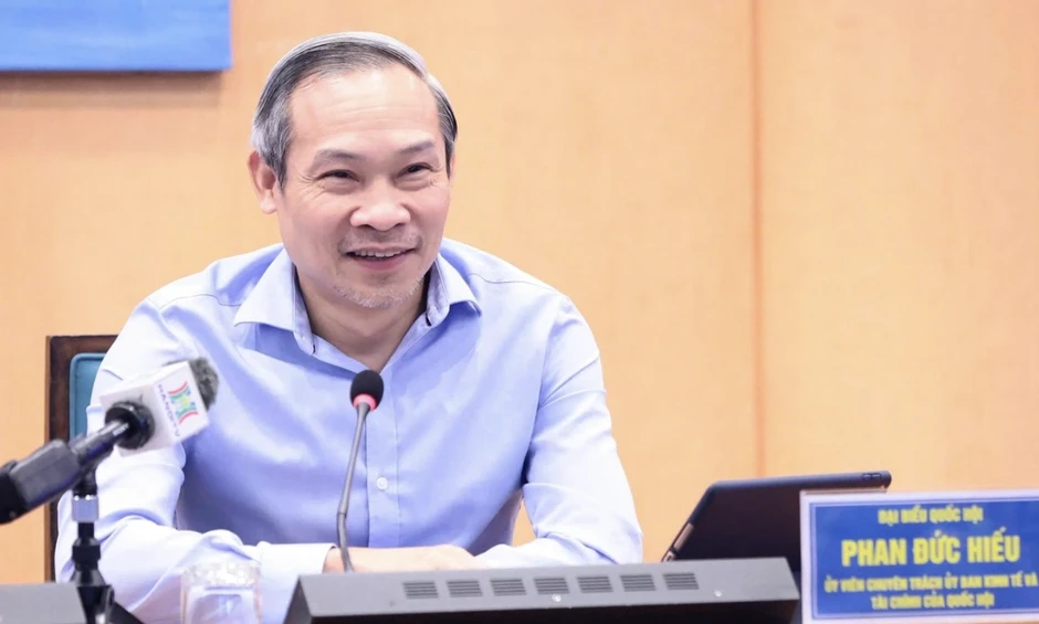 "Hà Nội không thể để nhà khoa học vừa nghiên cứu, vừa phải lo về đón con" "Hà Nội không thể để nhà khoa học vừa nghiên cứu, vừa phải lo về đón con"