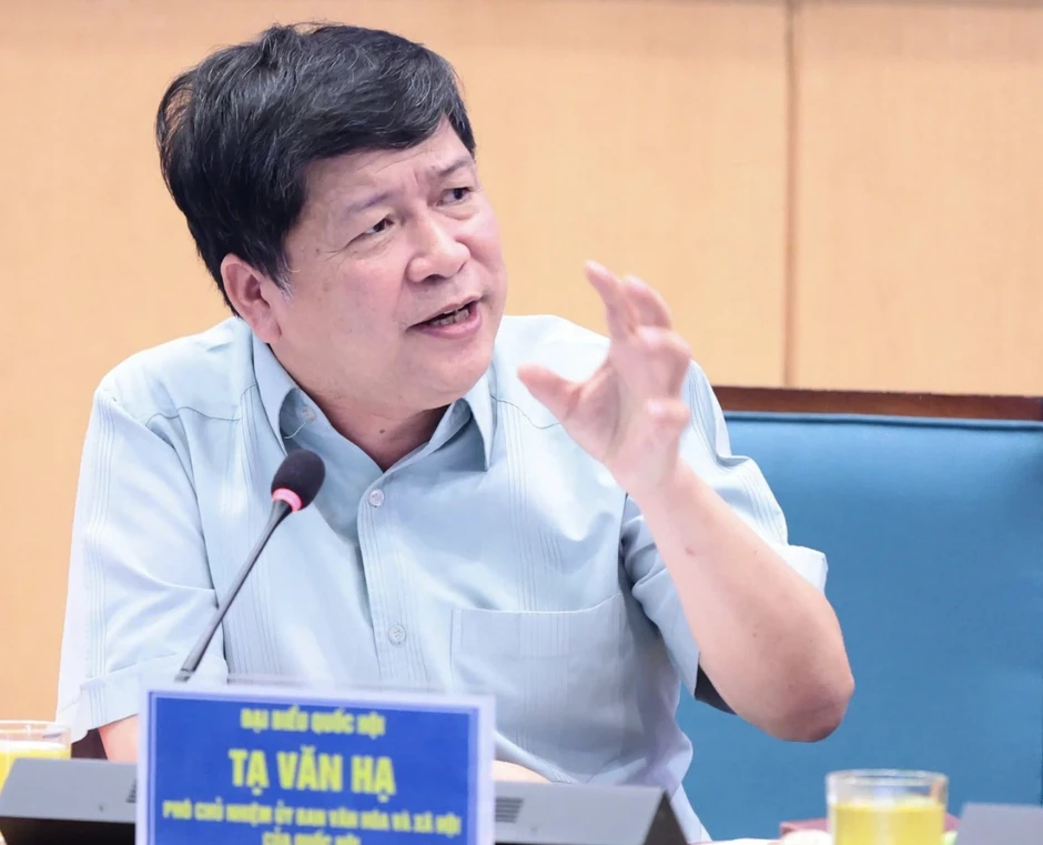"Hà Nội không thể để nhà khoa học vừa nghiên cứu, vừa phải lo về đón con" "Hà Nội không thể để nhà khoa học vừa nghiên cứu, vừa phải lo về đón con"