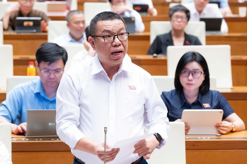 "Người dân cần biết đường chạy lũ, không cần thông số xả hồ" "Người dân cần biết đường chạy lũ, không cần thông số xả hồ"