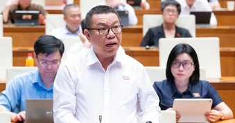 "Người dân cần biết đường chạy lũ, không cần thông số xả hồ"