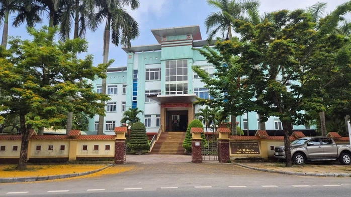 "Người lạ" trong hồ sơ gói thầu 16,5 tỉ đồng ở Quảng Trị: Nếu gian lận, nhà thầu bị xử lý ra sao? "Người lạ" trong hồ sơ gói thầu 16,5 tỉ đồng ở Quảng Trị: Nếu gian lận, nhà thầu bị xử lý ra sao?