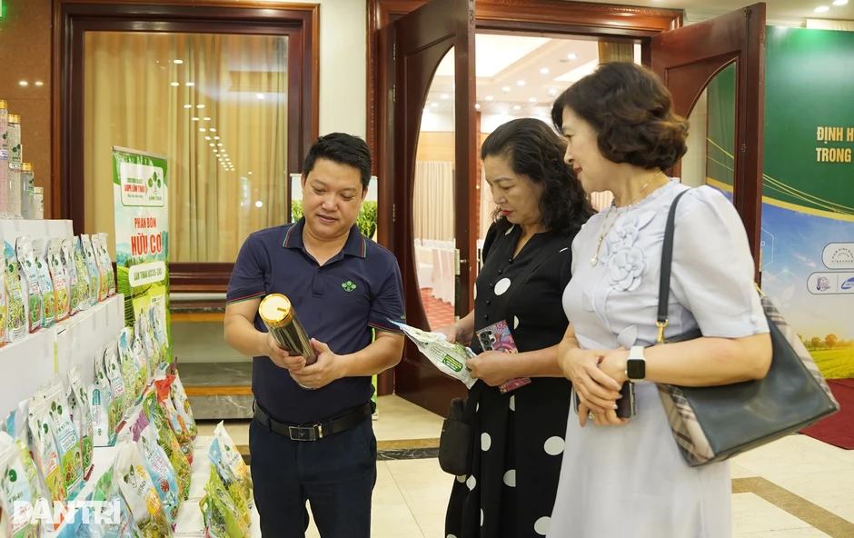 "Phân bón giả đang làm đau đầu nhà quản lý, gây thiệt hại cho nông dân" "Phân bón giả đang làm đau đầu nhà quản lý, gây thiệt hại cho nông dân"