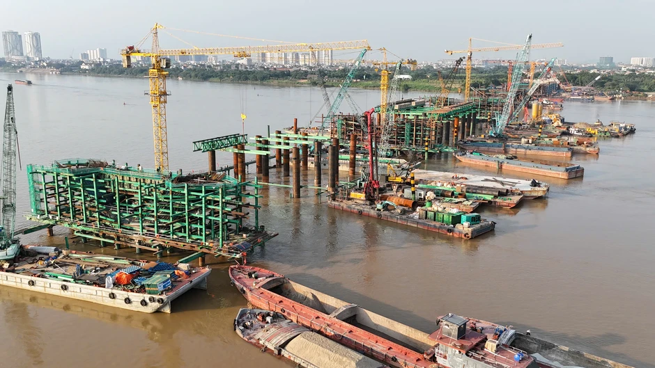 "Siêu cầu" vượt sông Hồng hơn 16.000 tỷ đồng đạt tiến độ “thần tốc”, dựng vòm thép vô cực sau 8 tháng "Siêu cầu" vượt sông Hồng hơn 16.000 tỷ đồng đạt tiến độ “thần tốc”, dựng vòm thép vô cực sau 8 tháng