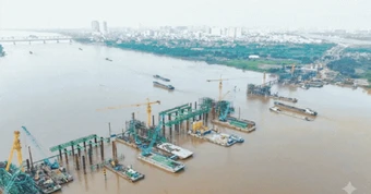 "Siêu cầu" vượt sông Hồng hơn 16.000 tỷ đồng đạt tiến  độ “thần tốc”, dựng vòm thép vô cực sau 8 tháng
