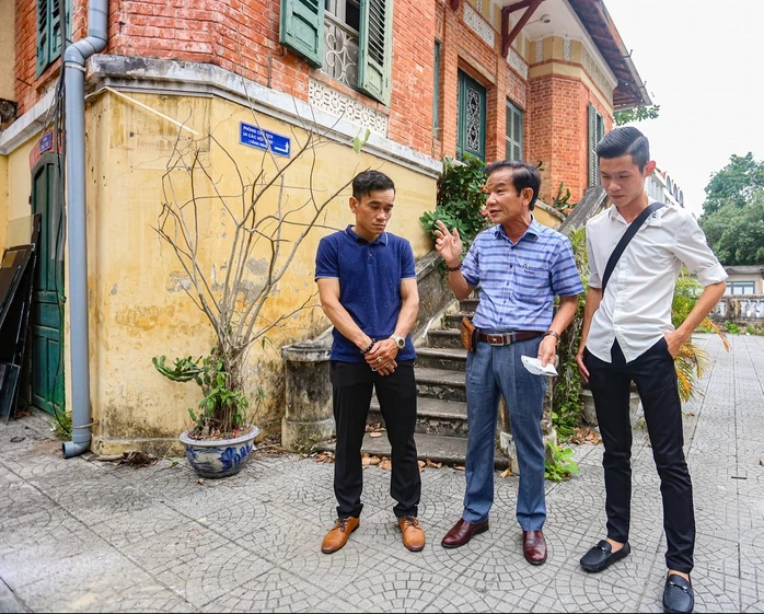 "Thần đèn" Nguyễn Văn Cư: Vẫn còn nhiều thời gian để di dời biệt thự cổ 26 Lê Lợi "Thần đèn" Nguyễn Văn Cư: Vẫn còn nhiều thời gian để di dời biệt thự cổ 26 Lê Lợi