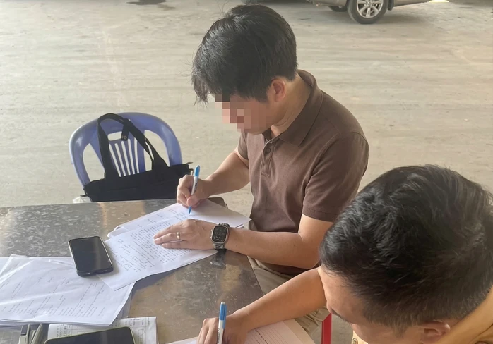"Thót tim" với clip ô tô màu đen chuyển làn gây nguy hiểm trên cao tốc "Thót tim" với clip ô tô màu đen chuyển làn gây nguy hiểm trên cao tốc