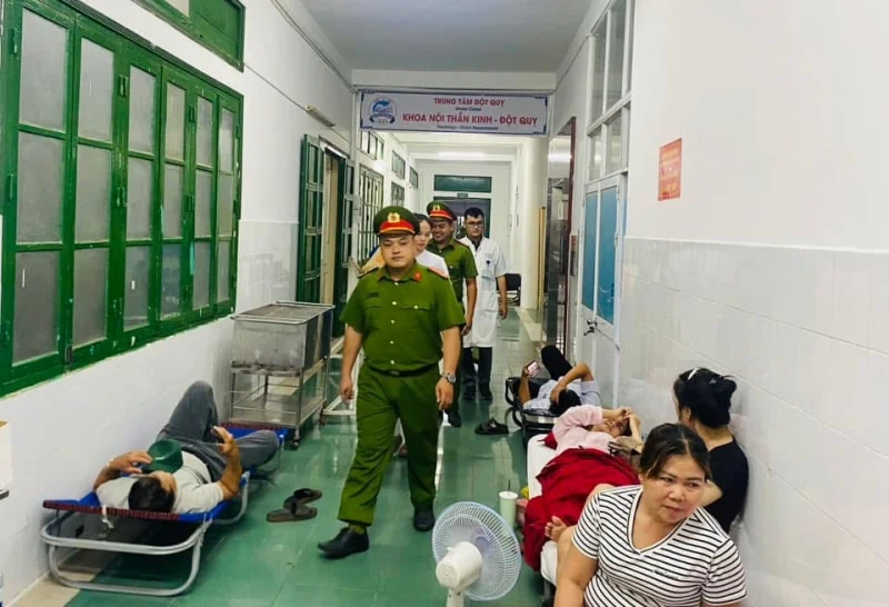“Tổ tuần tra Thanh niên” góp phần giữ gìn an ninh, trật tự Cố đô Huế về đêm “Tổ tuần tra Thanh niên” góp phần giữ gìn an ninh, trật tự Cố đô Huế về đêm