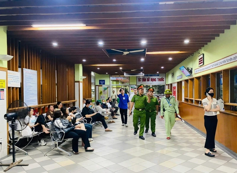 “Tổ tuần tra Thanh niên” góp phần giữ gìn an ninh, trật tự Cố đô Huế về đêm “Tổ tuần tra Thanh niên” góp phần giữ gìn an ninh, trật tự Cố đô Huế về đêm
