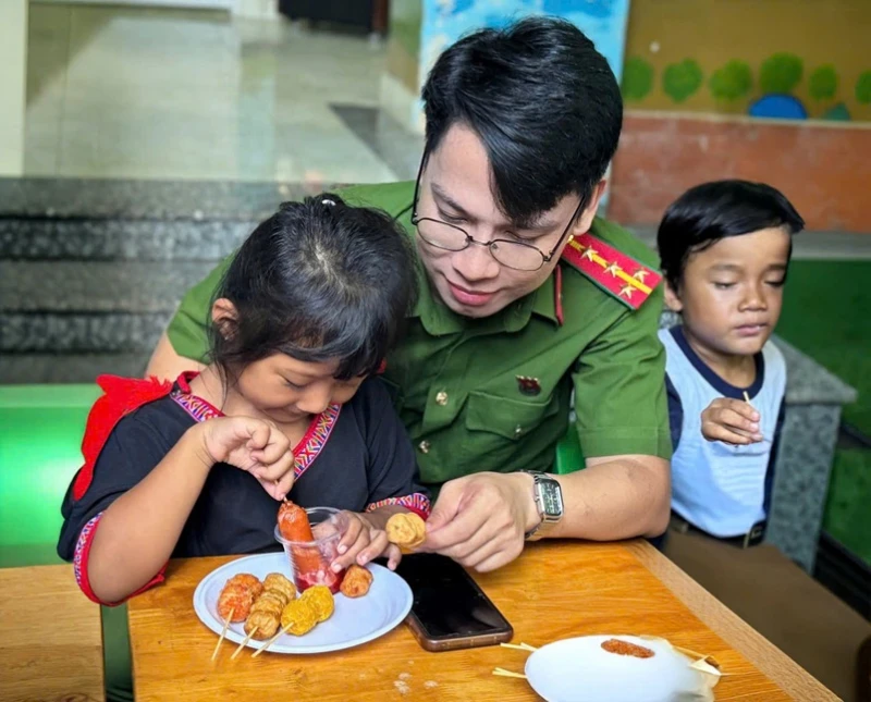 “Tôi làm Công an xã”: Hành trình đẹp nhất là được cống hiến! “Tôi làm Công an xã”: Hành trình đẹp nhất là được cống hiến!
