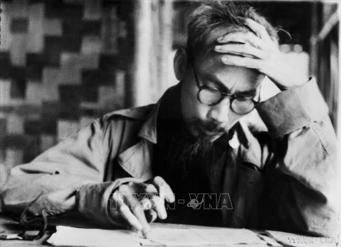 136 năm Ngày sinh Chủ tịch Hồ Chí Minh: Học tập và tự học theo gương Bác Hồ trong thời đại số 136 năm Ngày sinh Chủ tịch Hồ Chí Minh: Học tập và tự học theo gương Bác Hồ trong thời đại số
