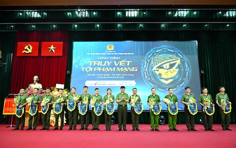 14 đội thi đến từ Công an 8 tỉnh tham dự cuộc thi “Hành trình truy vết tội phạm mạng”
